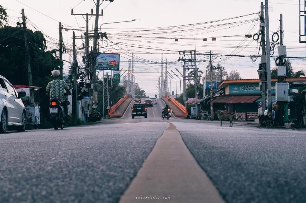 Sleepbox Hostel Suratthani Сурат-Тхані Екстер'єр фото