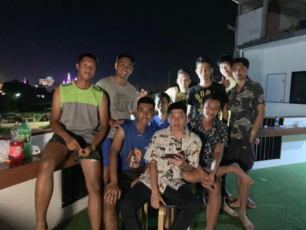 Sleepbox Hostel Suratthani Сурат-Тхані Екстер'єр фото