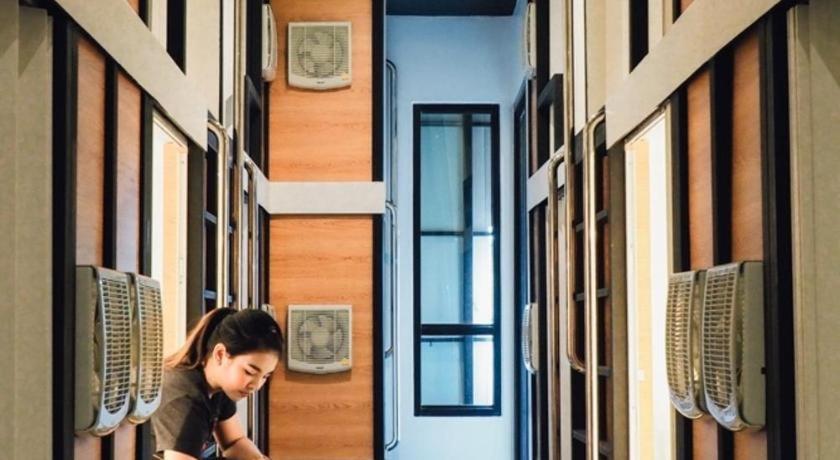 Sleepbox Hostel Suratthani Сурат-Тхані Екстер'єр фото