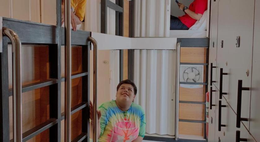 Sleepbox Hostel Suratthani Сурат-Тхані Екстер'єр фото