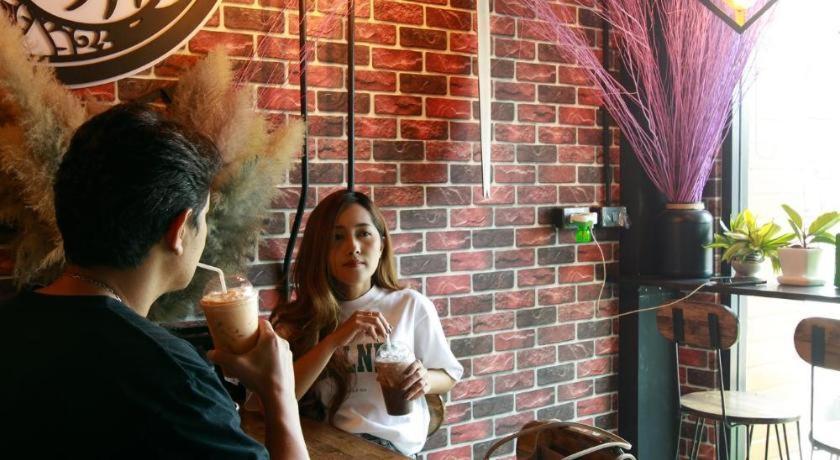 Sleepbox Hostel Suratthani Сурат-Тхані Екстер'єр фото