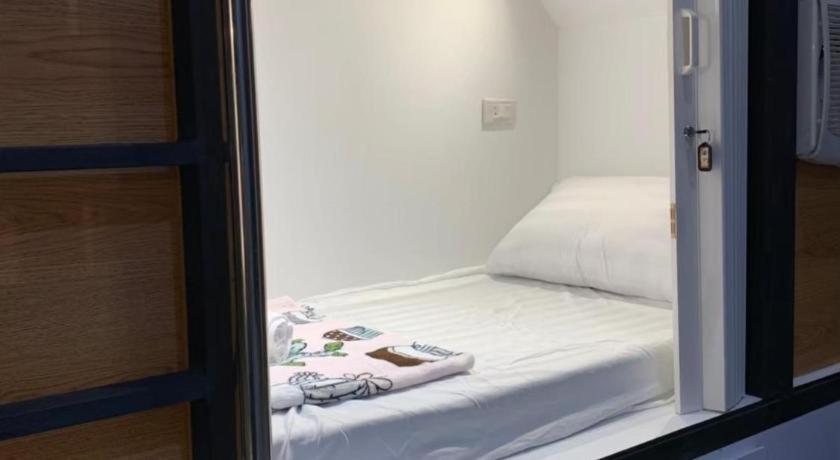 Sleepbox Hostel Suratthani Сурат-Тхані Екстер'єр фото