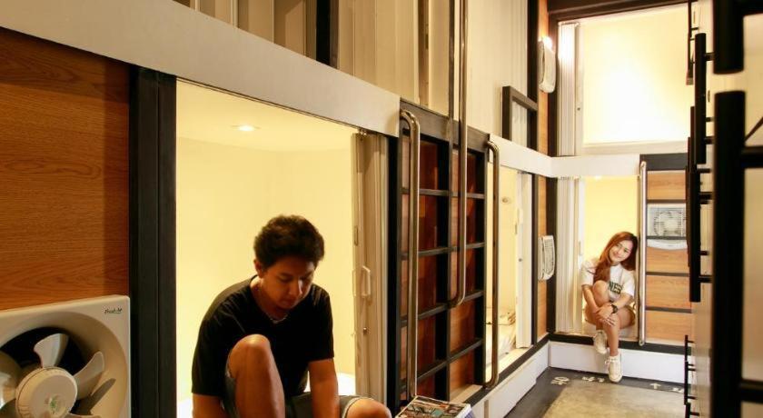 Sleepbox Hostel Suratthani Сурат-Тхані Екстер'єр фото